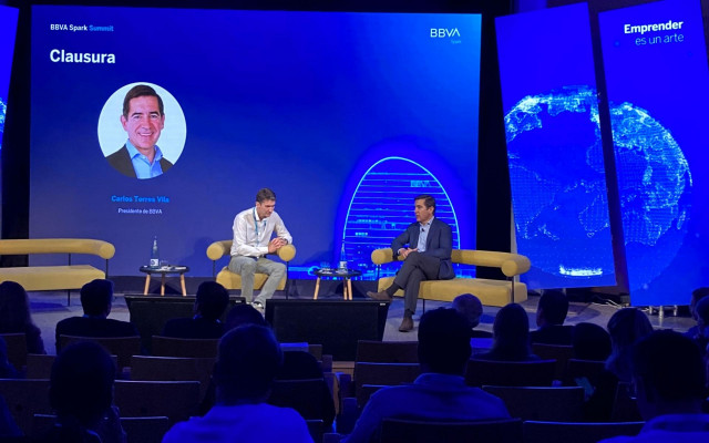 El presidente de BBVA, Carlos Torres, y el responsable de BBVA Spark, Roberto Albaladejo.
