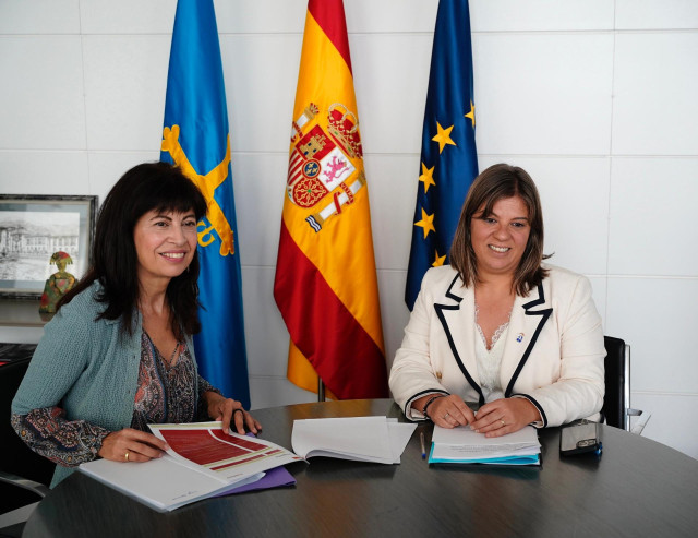 La ministra de Igualdad, Ana Redondo y la vicepresidenta del Gobierno asturiano y consejera de Igualdad, Gimena Llamedo.