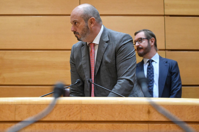 Archivo - El presidente del Senado, Pedro Rollán (i), y el portavoz del Partido Popular (PP) en el Senado, Javier Maroto (d), durante una sesión plenaria, en el Senado, a 31 de julio de 2024, en Madrid (España). El Pleno del Senado ha aprobado hoy de mane