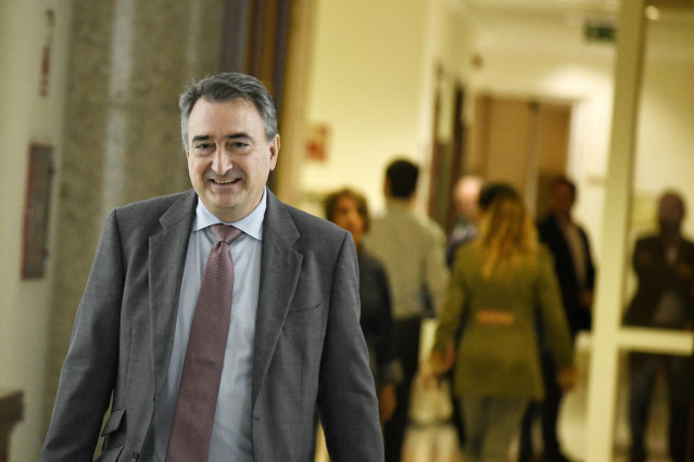 El portavoz del PNV en el Congreso, Aitor Esteban, a su llegada a una reunión de la Junta de Portavoces, a 15 de octubre de 2024, en Madrid (España).