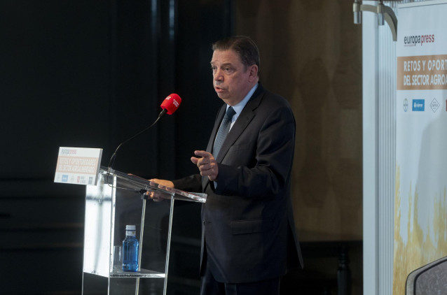 El ministro de Agricultura, Pesca y Alimentación, Luis Planas, interviene durante un desayuno informativo