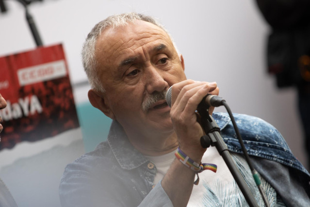 El secretario general de UGT, Pepe Álvarez, interviene durante una protesta por la reducción de la jornada laboral, frente a la CEOE, a 26 de septiembre de 2024, en Madrid (España)