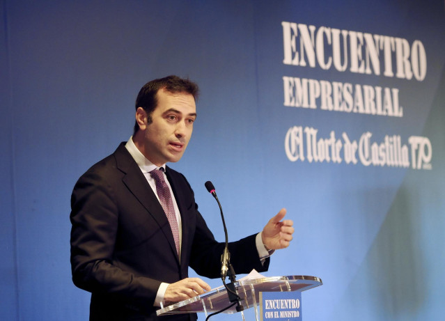 El ministro de Economía, Comercio y Empresa, Carlos Cuerpo, interviene durante un encuentro de El Norte de Castilla, este viernes en Valladolid.