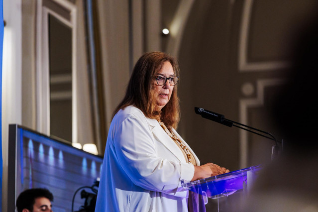 La presidenta de la Asociación Víctimas del Terrorismo (AVT), Maite Araluce, interviene durante un desayuno informativo de Nueva Economía Fórum
