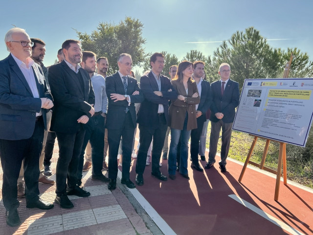 El vicepresidente segundo de C-LM, José Manuel Caballero, y el consejero de Fomento, Nacho Hernando, en Puertollano