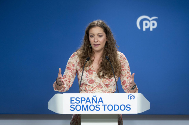Archivo - La vicesecretaria de Sanidad y Educación del PP, Ester Muñoz, durante una rueda de prensa tras la celebración del Comité de Dirección del Partido Popular en la sede nacional del partido, en Madrid (España). Durante su comparecencia, Sémper ha an