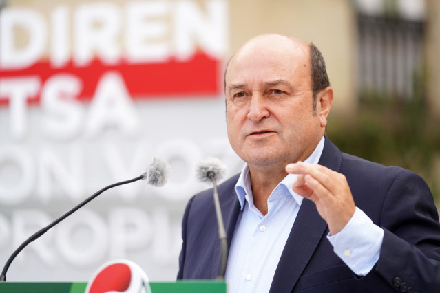 Archivo - El presidente del EBB, Andoni Ortuzar, durante un acto de campaña de EAJ-PNV, a 20 de julio de 2023, en Vitoria-Gasteiz, Álava, País Vasco (España). El mitin ha sido amenizado con música, food-truck, txiki-txoko y teatro callejero y forma parte