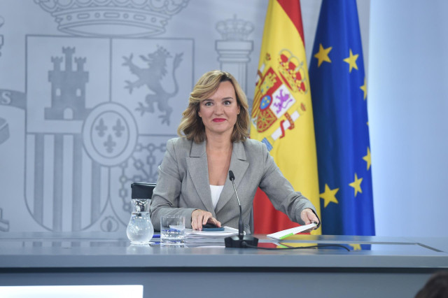 La ministra Portavoz, de Educación, Formación Profesional y Deportes, Pilar Alegría, durante una rueda de prensa posterior a la reunión del Consejo de Ministros en el Palacio de La Moncloa, a 22 de octubre de 2024, en Madrid (España).