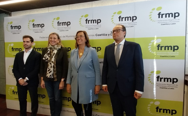 Blanco y Armisén momentos antes de participar en la Comisión de Familia e Igualdad de Oportunidades de la FRMP