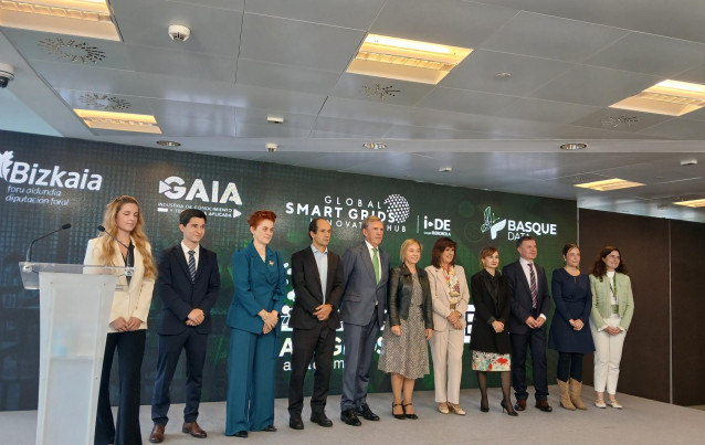 Presentación del proyecto Smart Grids Academy en Bilbao, con la presencia, entre otros, de la diputada de Promoción Económica de Bizkaia, Ainara Basurko, y el director de Personas y Servicios del Grupo Iberdrola y delegado en País Vasco, Asís Canales.