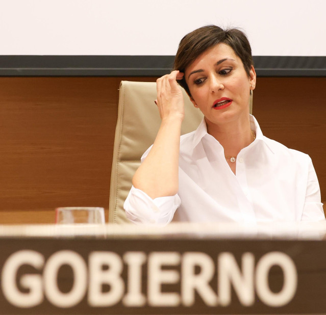 Archivo - La ministra de Vivienda y Agenda Urbana, Isabel Rodríguez, durante la Comisión de Vivienda y Agenda Urbana en el Congreso de los Diputados, a 25 de enero de 2024, en Madrid (España).