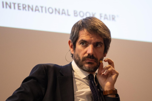 El ministro de Cultura, Ernest Urtasun, durante la presentación del programa literario y cultural de 'España País Invitado de Honor', en la Biblioteca Nacional de España,  a 21 de octubre de 2024, en Madrid (España).