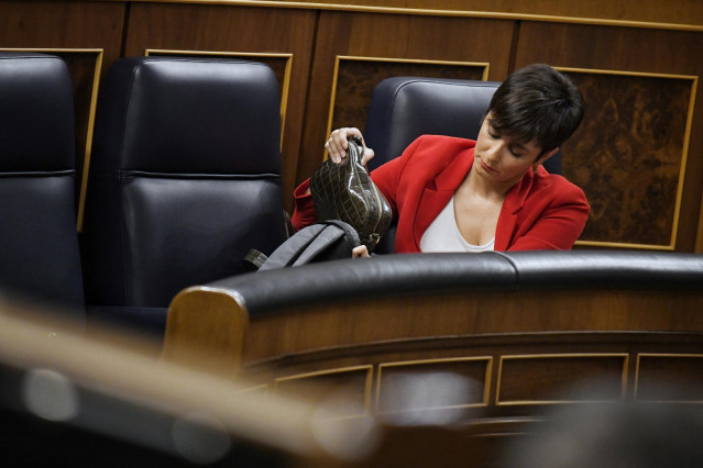 La ministra de Vivienda, Isabel Rodríguez, durante una sesión plenaria en el Congreso de los Diputados, a 23 de octubre de 2024, en Madrid (España).
