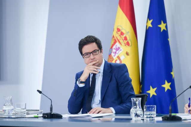 El ministro de Transformación Digital, Óscar López, durante una rueda de prensa posterior a la reunión del Consejo de Ministros en el Palacio de La Moncloa, a 22 de octubre de 2024, en Madrid (España).