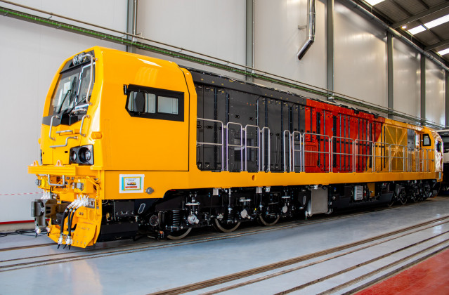 Archivo - Locomotoras de línea de KiwiRail y Stadler