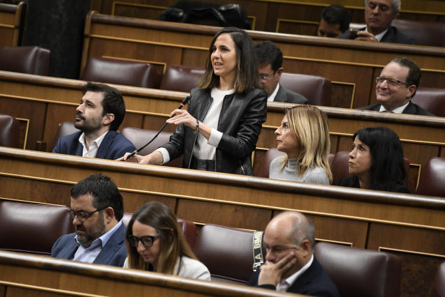La secretaria general de Podemos, Ione Belarra, interviene durante una sesión de control al Gobierno, en el Congreso de los Diputados, a 23 de octubre de 2024, en Madrid (España).
