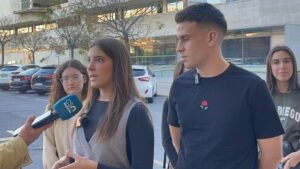 La secretaria de Educación, Formación Profesional y Universidad de Juventudes Socialistas de Andalucía, Rocío Vázquez, y el secretario de Organización de JSA-Huelva, Rafael Domínguez.