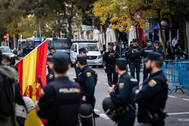 Archivo - Varios agentes de la Policía Nacional durante una manifestación