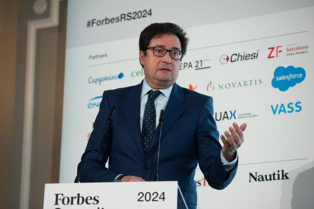 El ministro para la Transformación Digital, Óscar López, interviene durante el Summit Reinventing Spain organizado por Forbes, en el Hotel Mandarín Oriental Ritz, a 24 de octubre de 2024, en Madrid (España).