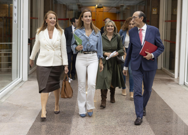 Isabel Pérez Moñino llega a la Asamblea de Madrid junto al resto de los diputados de Vox