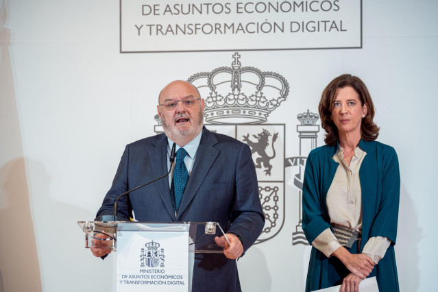 Archivo - El director general de CECA, José María Méndez y la presidenta de la Asociación Española de Banca (AEB) , Alejandra Kindenlán a 9 de marzo de 2023, en Madrid (España).