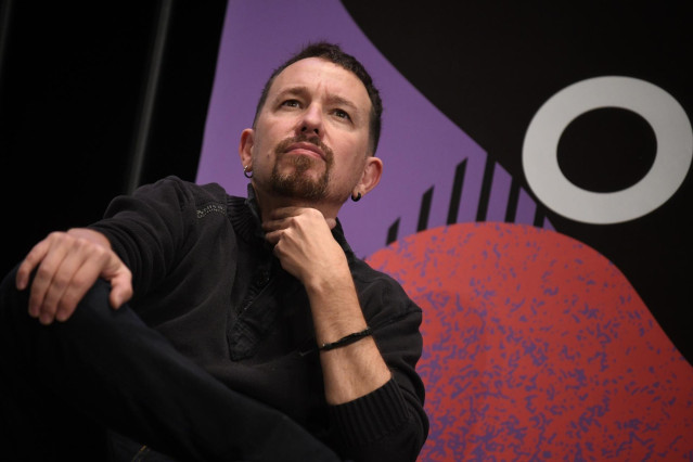 El ex secretario general de Podemos, Pablo Iglesias, durante la mesa redonda '¿Es el fin de la democracia liberal?' en la clausura de la Universidad de Otoño de Podemos, en el Círculo de Bellas Artes, a 20 de octubre de 2024, en Madrid (España).