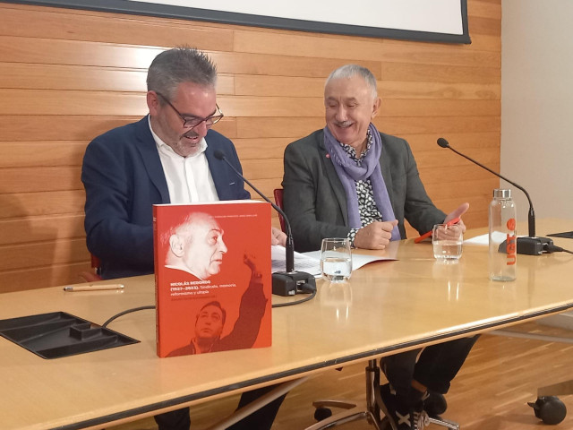 El secretario general de UGT, Pepe Álvarez, junto a su homólogo riojano, Jesús Izquierdo.