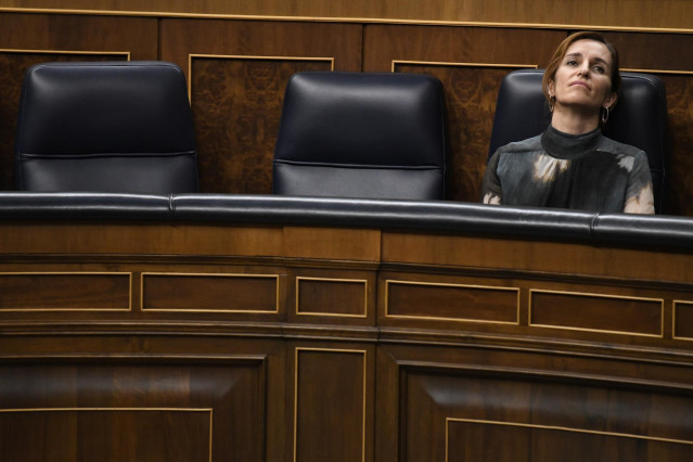 La ministra de Sanidad, Mónica García, durante una sesión de control al Gobierno, en el Congreso de los Diputados, a 23 de octubre de 2024, en Madrid (España).