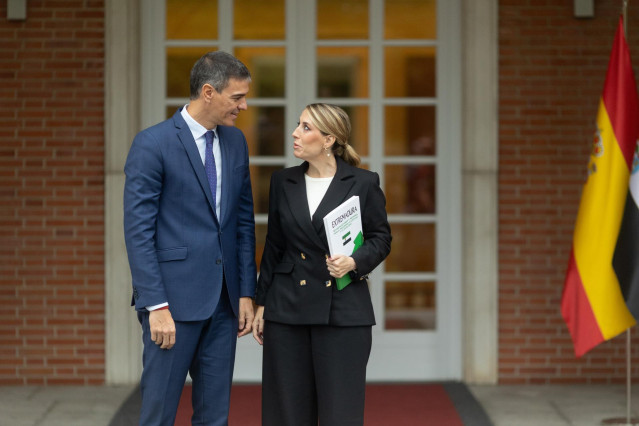 El presidente del Gobierno, Pedro Sánchez, mantiene un encuentro con la presidenta de la Junta de Extremadura, María Guardiola, en el Complejo de La Moncloa, a 25 de octubre de 2024, en Madrid (España). Este encuentro forma parte de la ronda de reuniones
