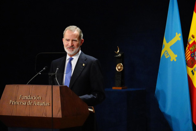 El Rey Felipe VI interviene durante la ceremonia de entrega de los 'Premios Princesa de Asturias 2024' en el Teatro Campoamor, a 25 de octubre de 2024, en Oviedo, Asturias (España).