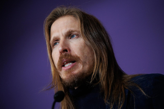 Archivo - El portavoz de Podemos, Pablo Fernández, ofrece una rueda de prensa, en la sede de Podemos, a 4 de diciembre de 2023, en Madrid (España).