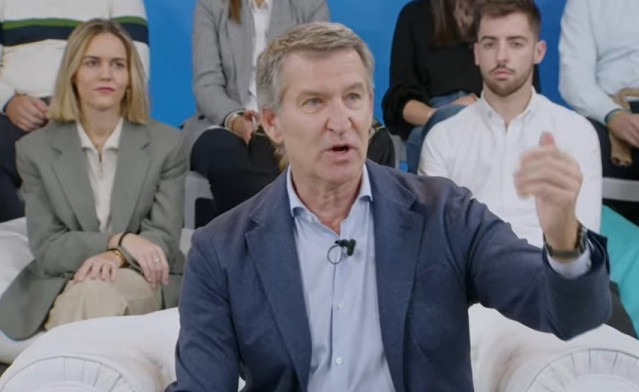 El presidente del PP, Alberto Núñez Feijóo, durante su intervención en un encuentro con presidentes de Nuevas Generaciones en Madrid el 27 de octubre de 2024
