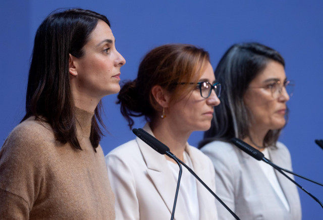 (I-D) Las coportavoces de Más Madrid Rita Maestre, Mónica García y Manuela Bergerot, durante una rueda de prensa