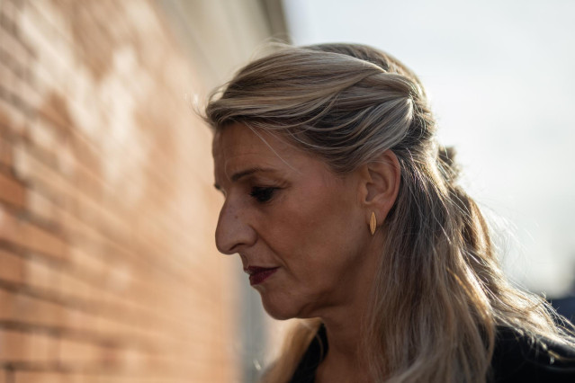 La vicepresidenta segunda y ministra de Trabajo y Economía Social y líder de Sumar, Yolanda Díaz, a su llegada a la reunión del grupo Parlamentario Plurinacional Sumar en el Congreso de los Diputados, a 28 de octubre de 2024, en Madrid (España).
