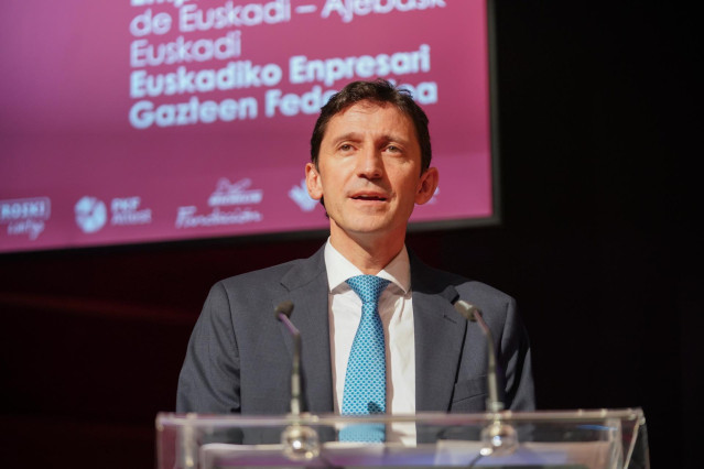 Archivo - El consejero de Hacienda y Finanzas, Noël  D´Anjou, durante su intervención en un acto