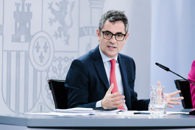 El ministro de la Presidencia, Justicia y Relaciones con las Cortes, Félix Bolaños, durante la rueda de prensa tras el consejo de ministros, en el Palacio de La Moncloa, a 29 de octubre de 2024, en Madrid (España).