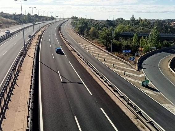 Archivo - Calzada sentido Benavente-Madrid de la Autovía de la Ruta de la Plata (AP-66) en la provincia de León