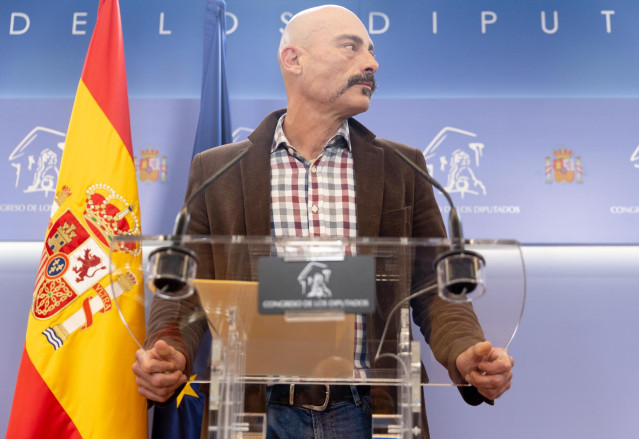 El diputado de Sumar Txema Guijarro durante una rueda de prensa posterior a la reunión de la Junta de Portavoces, en el Congreso de los Diputados, a 29 de octubre de 2024, en Madrid (España).