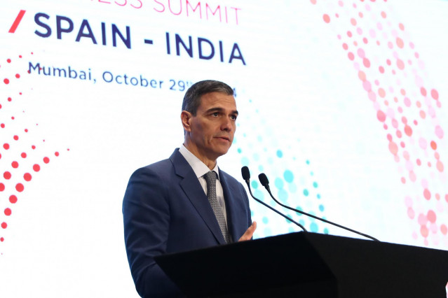 El presidente del Gobierno, Pedro Sánchez, interviene en el Foro Empresarial Spain-India Business Summit, durante la segunda jornada de su viaje a oficial a la República de India