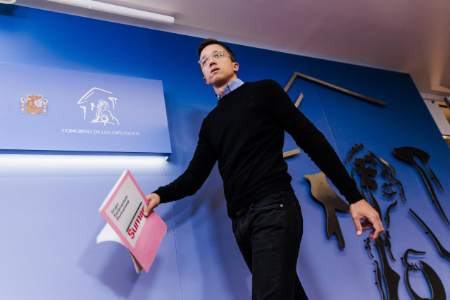 Archivo - El diputado de Sumar Iñigo Errejón llega a una rueda de prensa en el Congreso