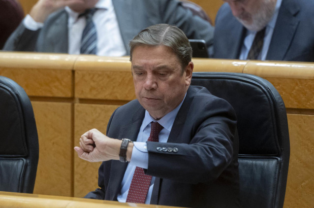 El ministro de Agricultura, Pesca y Alimentación, Luis Planas, durante una sesión de control al Gobierno, en el Senado, a 29 de octubre de 2024, en Madrid (España). Cuestiones jurídicas como el cese del Fiscal General del Estado, la imputación a Begoña Gó