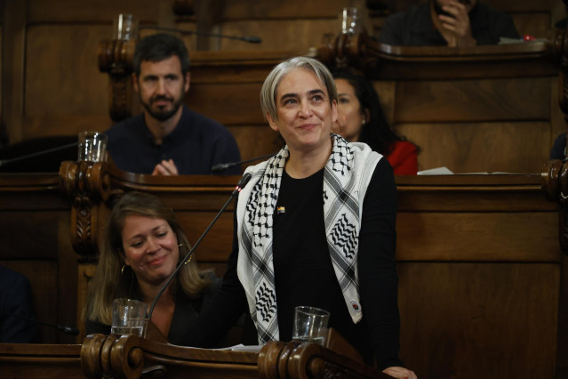 La exalcaldesa de Barcelona y líder de los Comuns en el Ayuntamiento, Ada Colau, durante su último pleno en el Ayuntamiento de Barcelona, a 25 de octubre de 2024, en Barcelona, Catalunya (España).