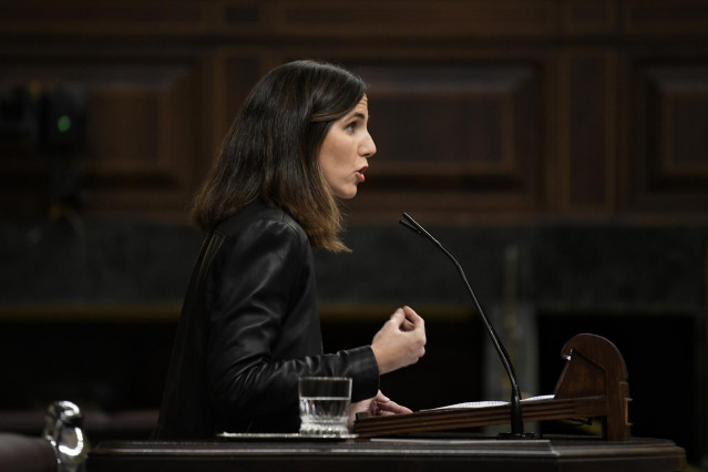 La secretaria general de Podemos, Ione Belarra, interviene durante una sesión plenaria en el Congreso de los Diputados, a 23 de octubre de 2024, en Madrid (España).