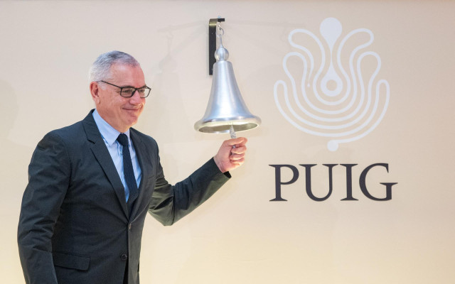 Archivo - El presidente y consejero delegado de Puig, Marc Puig, durante el toque de campana de la empresa Puig en su salida a Bolsa, en la Bolsa de Barcelona, a 3 de mayo de 2024, en Barcelona, Catalunya (España).