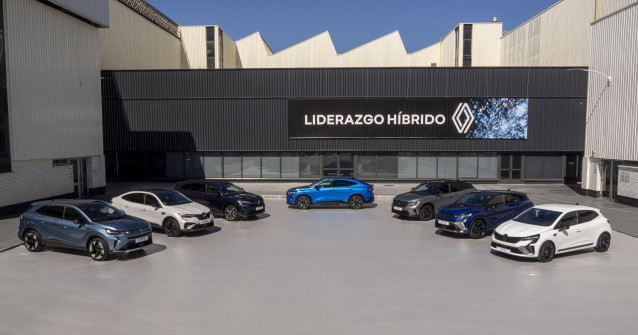 Archivo - Vehículos de la gama híbrida de Renault.