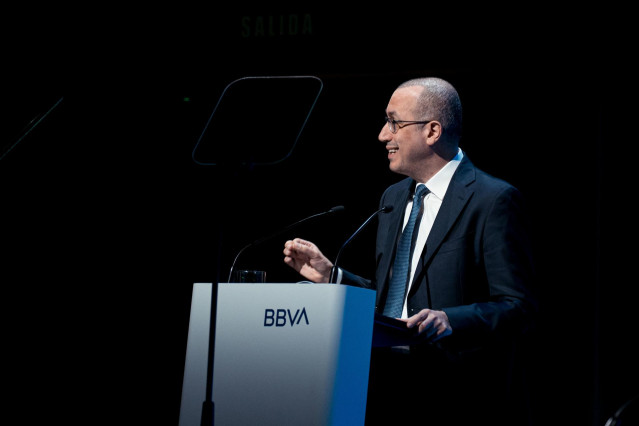Archivo - El consejero delegado de BBVA, Onur Genç, presentan los resultados de BBVA en 2022, en el Auditorio Ciudad BBVA, a 1 de febrero de 2023, en Madrid (España).