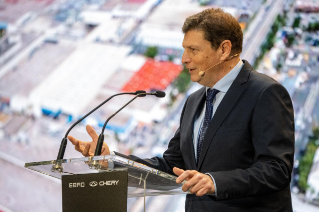 Archivo - El CEO de Ebro, Pedro Calef, interviene durante en el acto de la firma del acuerdo entre Ebro y Chery para construir coches eléctricos en la antigua fábrica de Nissan, a 19 de abril de 2024, en Barcelona, Catalunya (España).