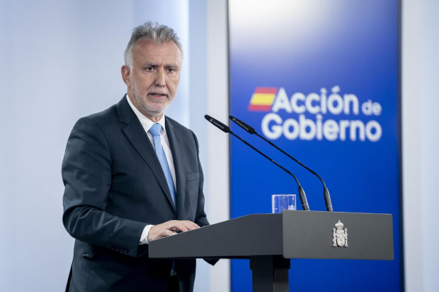 El ministro de Política Territorial y Memoria Democrática, Ángel Víctor Torres, interviene durante una rueda de prensa