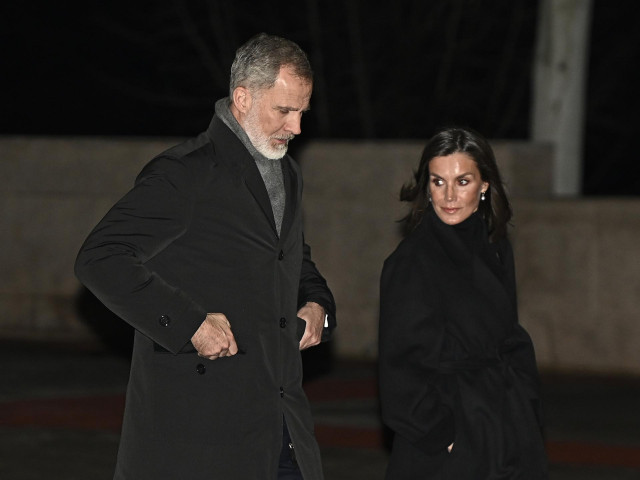 Archivo - El rey Felipe VI y la reina Letizia saliendo del funeral por Fernando Gómez-Acebo en el Tanatorio Parcesa La Paz, a 02 de Marzo de 2024, en Alcobendas, Madrid (España).