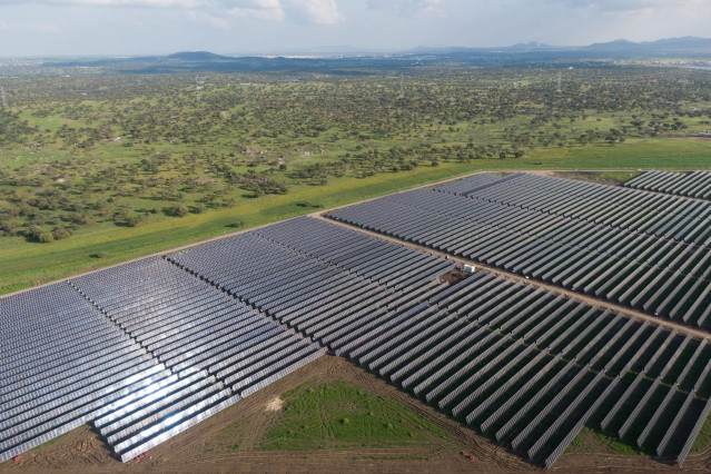 Archivo - Planta fotovoltaica de 105 megavatios (MW) en Mérida, Badajoz